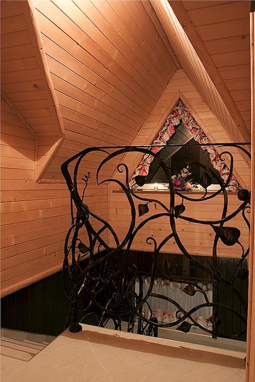 Bed and Breakfast Bukowianski Dworek Буковина-Татшаньска Экстерьер фото